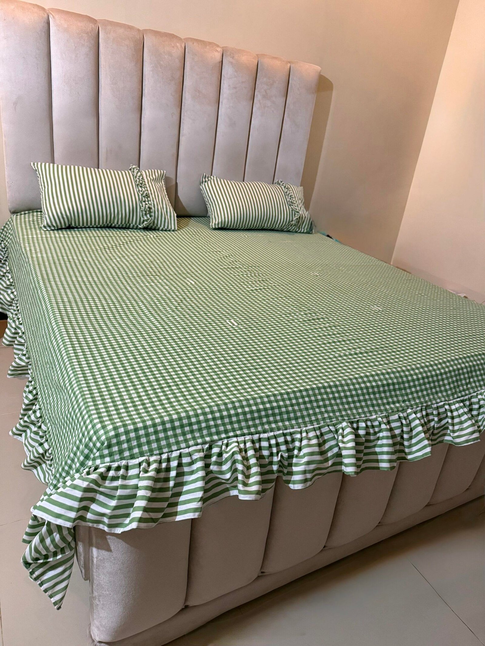 Green Gingham King Size Cotton Bedsheet with Ruffle Border