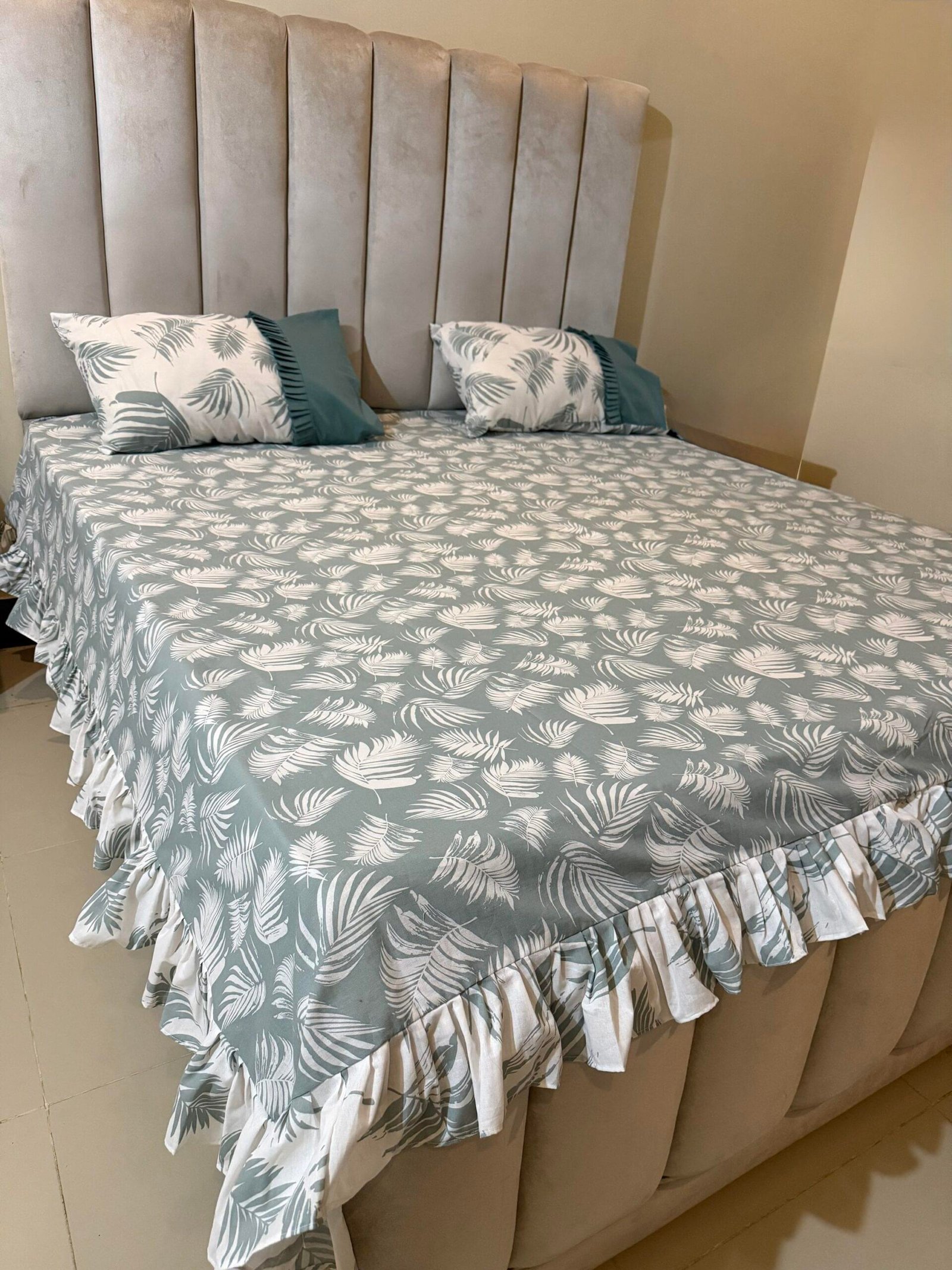 Sage Green Tropical Leaf King Size Cotton Bedsheet Set