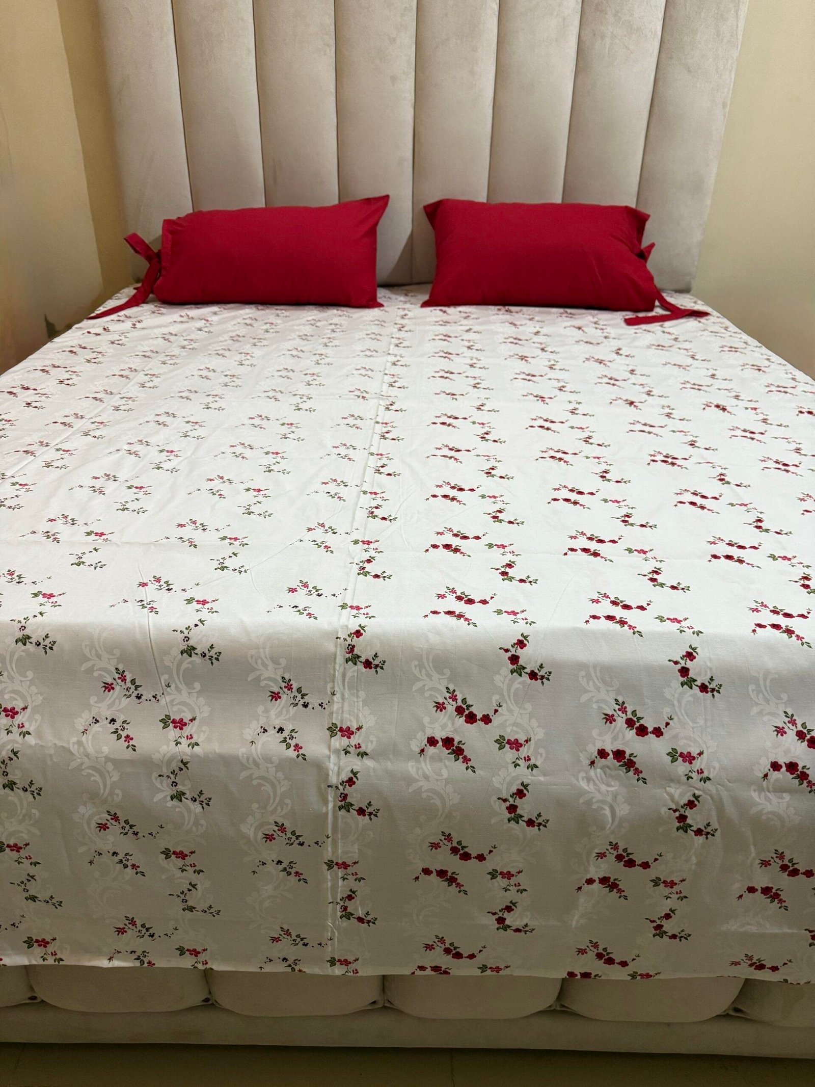 Red Floral King Size Cotton Bedsheet with Red Pillowcases